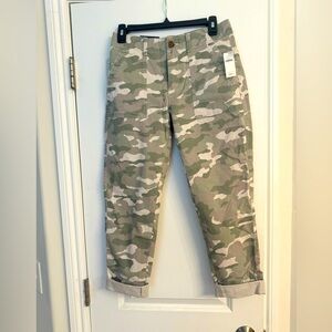 NWT size 0 women’s khaki camo pants